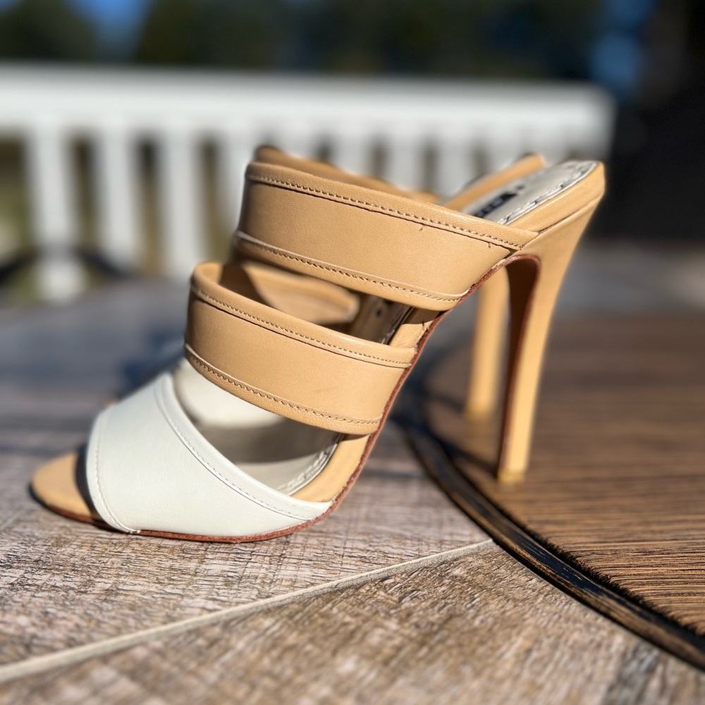 Alice + Olivia Graciella Multi Band Slides White Tan EUC Sz 38